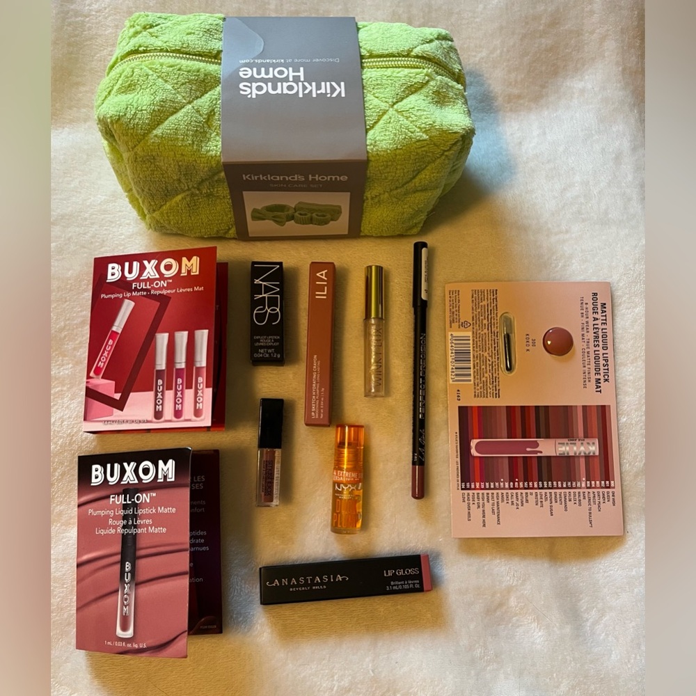 MAKEUP Deluxe Samples & Skincare Bag 10 samples + 3 skincare accessories NEW!